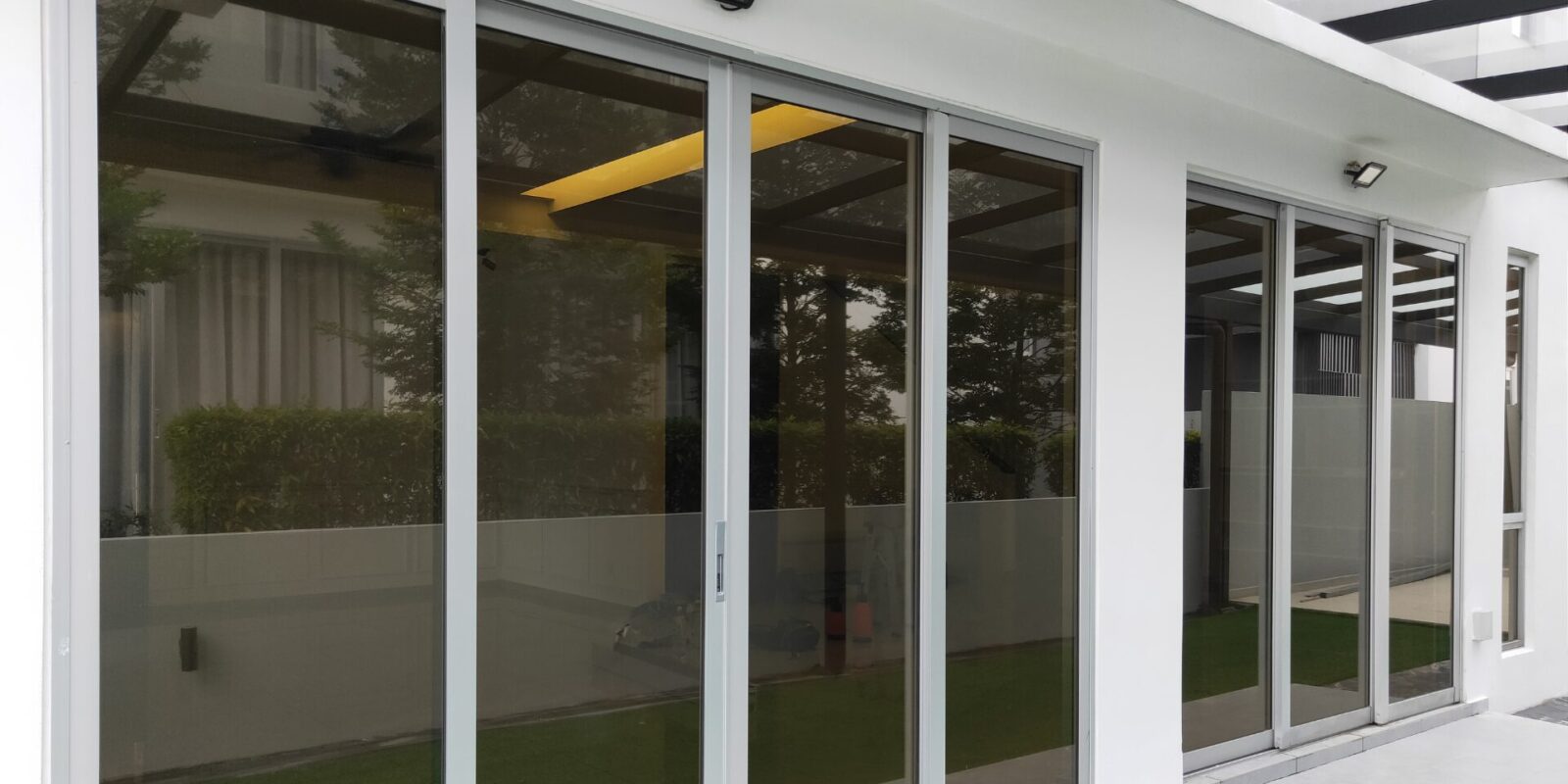 Fensterfolie im Büro – mehr als nur Sichtschutz