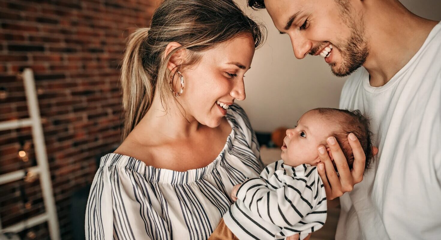 10 Tage Sonderurlaub bei der Geburt: Wann Väter jetzt durchatmen können!